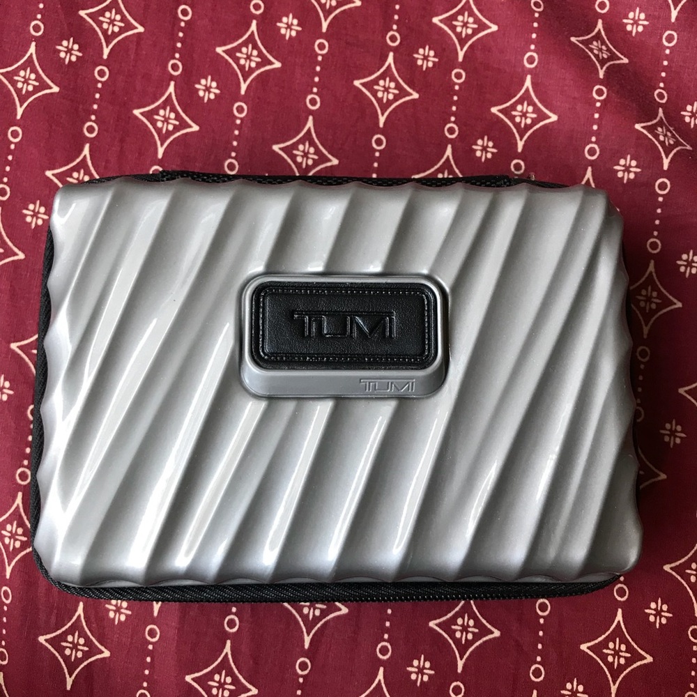 COPY - Tumi by delta travel kit